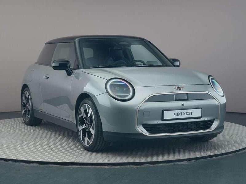 Occasion Mini Cooper Favoured 135 kW (184 PK) 2025 Grijs Hatchback