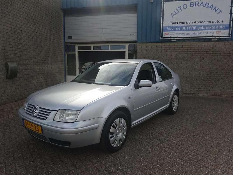 Grijs Gebruikt 2003 VW Bora Comfortline Sedan | € 1.750 (Eerlijke prijs) - Afbeelding 1/4