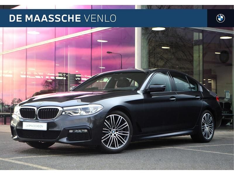 Grijs Gebruikt 2018 BMW 520 Comfort Edition Sedan | € 28.950 (Eerlijke prijs) - Afbeelding 1/4