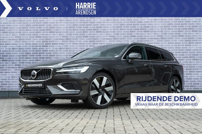 Grijs Gebruikt 2025 Volvo V60 Stationwagen | € 49.194 (Eerlijke prijs) - Afbeelding 1/4