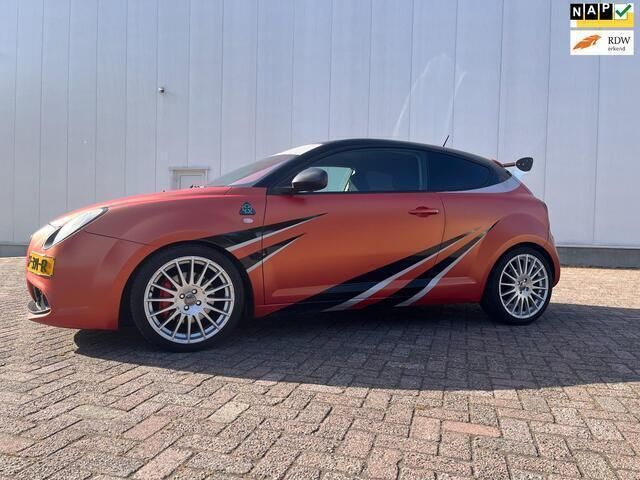 Rood Gebruikt 2009 Alfa Romeo MiTo Quadrifoglio Verde Hatchback | € 3.249 (Iets duurder) - Afbeelding 1/4