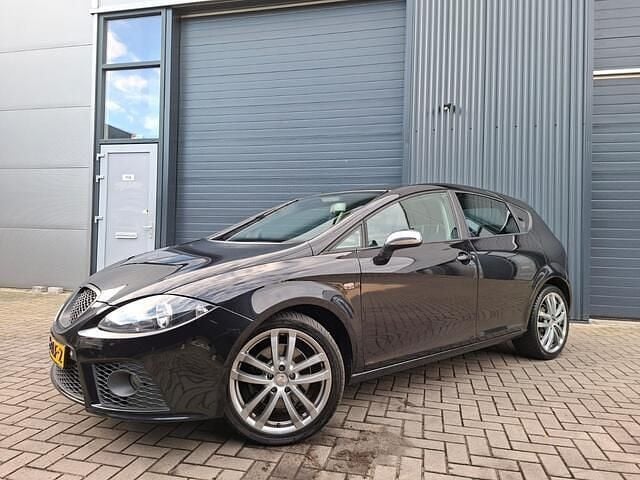 Zwart Occasion 2006 Seat Leon FR Hatchback | € 3.949 (Eerlijke prijs) - Afbeelding 1/4