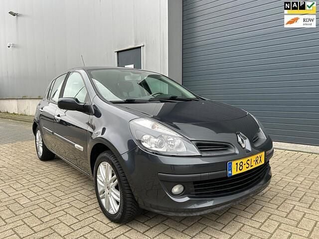 Grijs (metallic) Gebruikt 2006 Renault Clio R.S. Initiale Hatchback | € 2.499 (Eerlijke prijs) - Afbeelding 1/4