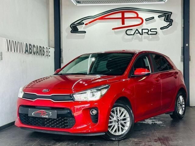 Rood Gebruikt 2020 Kia Rio Sedan | € 12.990 (Iets duurder) - Afbeelding 1/4
