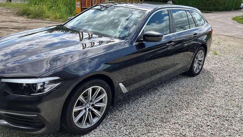 Grijs Gebruikt 2018 BMW 530 Executive Stationwagen | € 24.000 (Super prijs) - Afbeelding 1/4