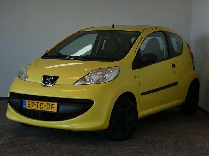 Geel Gebruikt 2006 Peugeot 107 Hatchback | € 1.250 (Eerlijke prijs) - Afbeelding 1/4