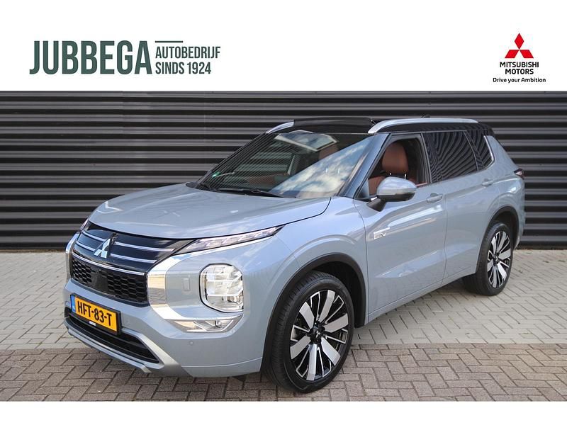 Grijs Gebruikt 2025 Mitsubishi Outlander Instyle SUV | € 57.995 - Afbeelding 1/4