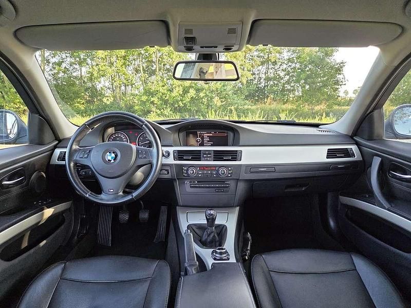 Occasion BMW 325 Luxury Line 218 PK (160 kW) 2011 Zwart Stationwagen