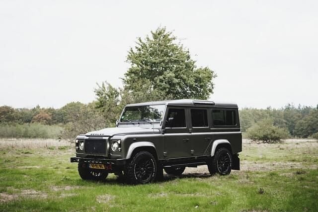 Occasion Land Rover Defender 211 PK (155 kW) 2007 Grijs (metallic) Stationwagen