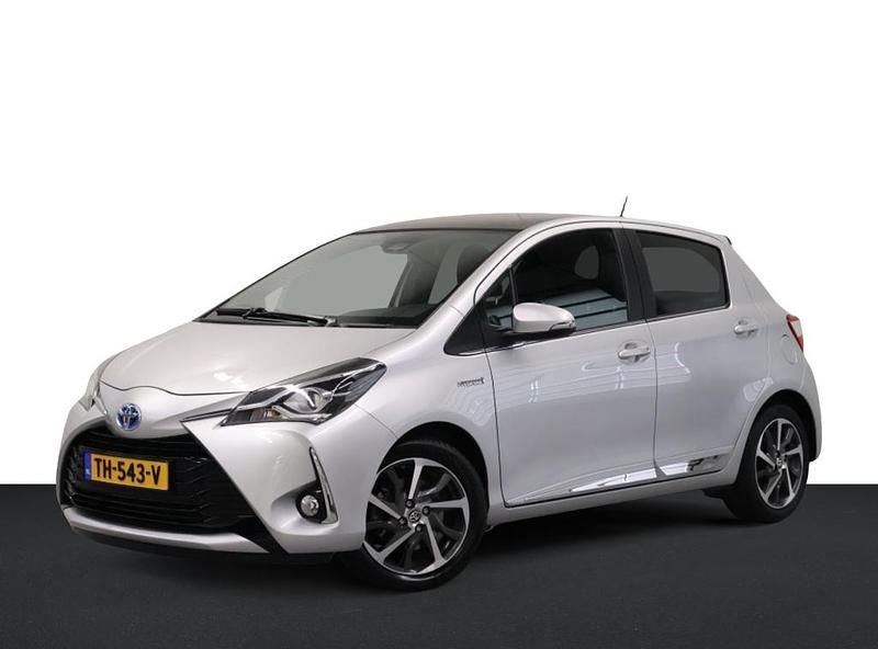 Grijs Gebruikt 2018 Toyota Yaris Premium Hatchback | € 17.950 (Eerlijke prijs) - Afbeelding 1/4