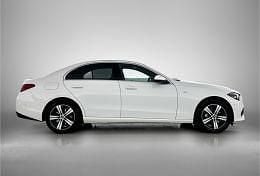 Nieuw Mercedes 300 Business 230 kW (313 PK) 2025 Licht poolwit uni metallic Sedan