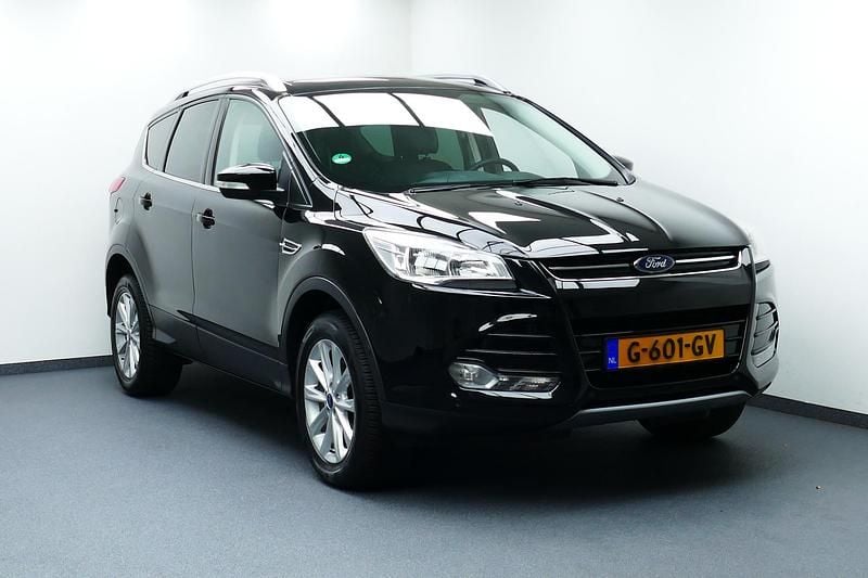 Zwart Gebruikt 2016 Ford Kuga Titanium SUV | € 15.944 (Eerlijke prijs) - Afbeelding 1/4