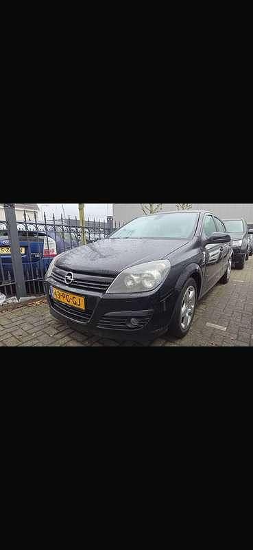 Occasion 2004 Opel Astra Cosmo Sedan | € 1.500 (Eerlijke prijs) - Afbeelding 1/4
