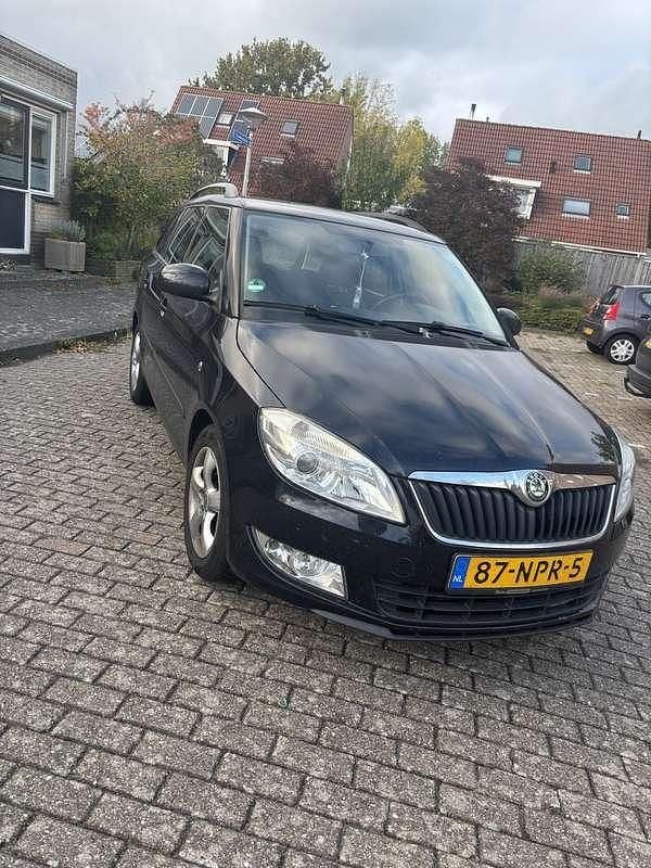 Zwart Gebruikt 2010 Skoda Fabia GreenLine Stationwagen | € 1.500 (Goede deal) - Afbeelding 1/4