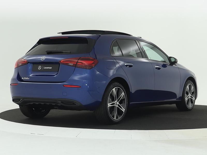 Occasion Mercedes A250 Edition 208 PK (152 kW) 2025 Blauw (metallic) Hatchback