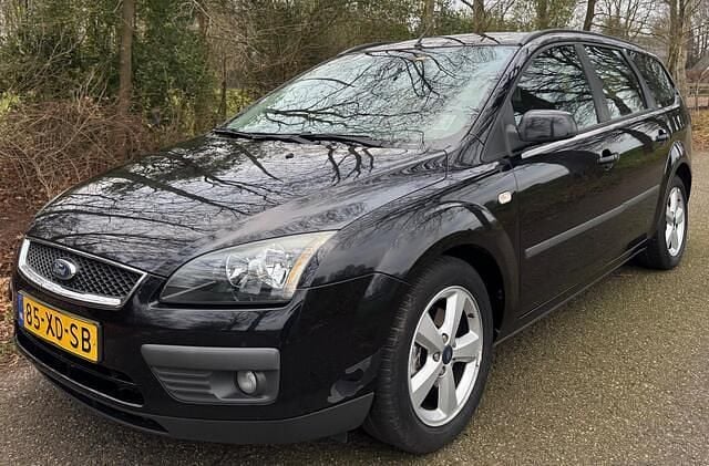 Zwart Occasion 2007 Ford Focus Futura Stationwagen | € 1.295 (Goede deal) - Afbeelding 1/4