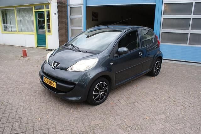 Grijs Gebruikt 2009 Peugeot 107 Hatchback | € 4.950 (Eerlijke prijs) - Afbeelding 1/4
