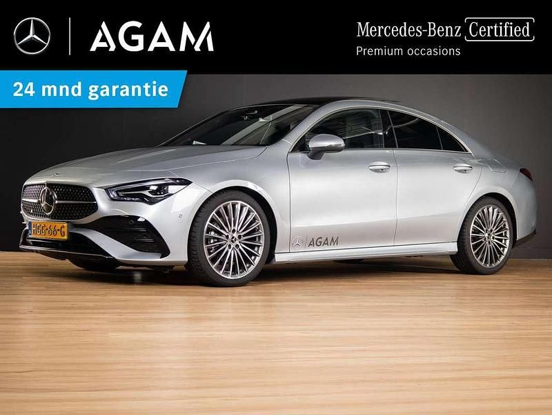 Grijs Occasion 2025 Mercedes CLA180 AMG line Sedan | € 41.950 (Iets duurder) - Afbeelding 1/4