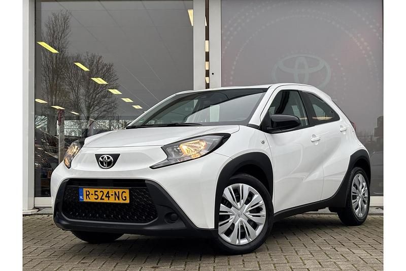 Wit Gebruikt 2022 Toyota Aygo X Play SUV | € 15.749 (Goede deal) - Afbeelding 1/1