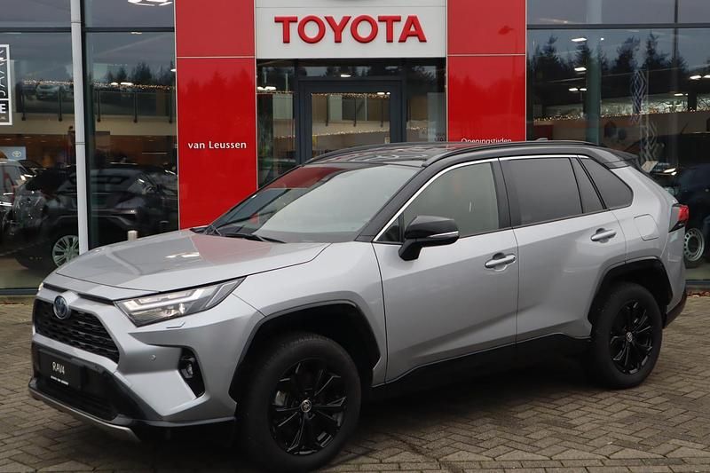 Grijs Occasion 2024 Toyota RAV4 Hybrid Style SUV | € 45.999 (Eerlijke prijs) - Afbeelding 1/1