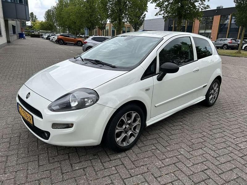 Wit Gebruikt 2015 Fiat Punto Evo Lounge Hatchback | € 4.995 (Eerlijke prijs) - Afbeelding 1/4