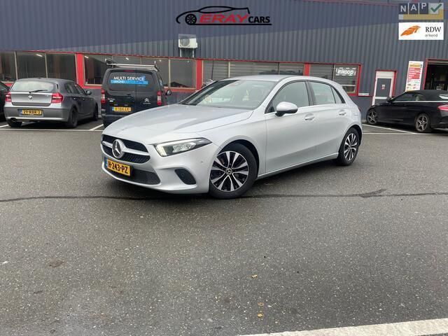 Grijs Gebruikt 2020 Mercedes A180 Advantage Hatchback | € 16.999 (Duur) - Afbeelding 1/4