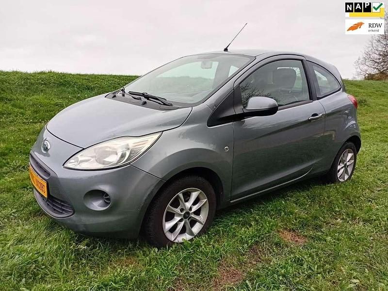 Grijs Gebruikt 2013 Ford Ka Style Hatchback | € 3.950 (Eerlijke prijs) - Afbeelding 1/4
