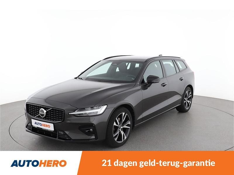 Grijs (metallic) Gebruikt 2022 Volvo V60 Plus Stationwagen | € 27.849 (Super prijs) - Afbeelding 1/4