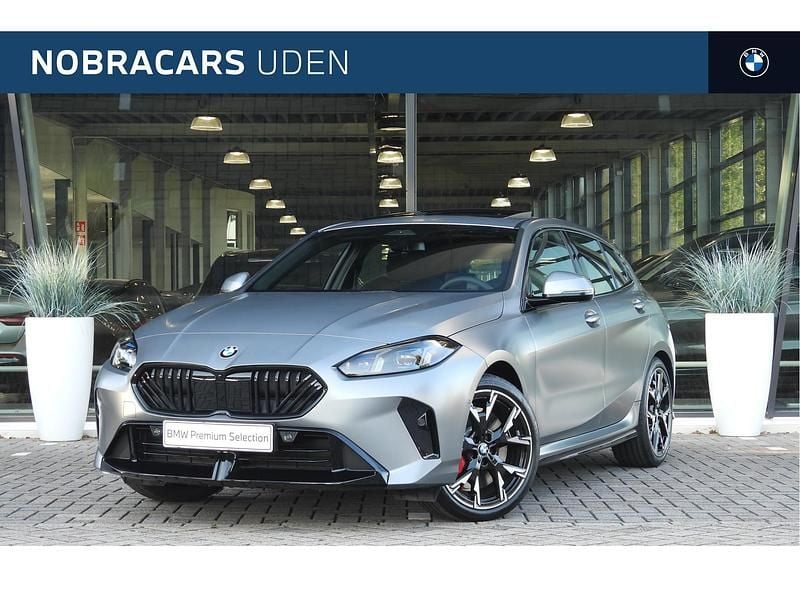 Grijs Gebruikt 2025 BMW 120 Comfort Edition Hatchback | € 44.850 - Afbeelding 1/4