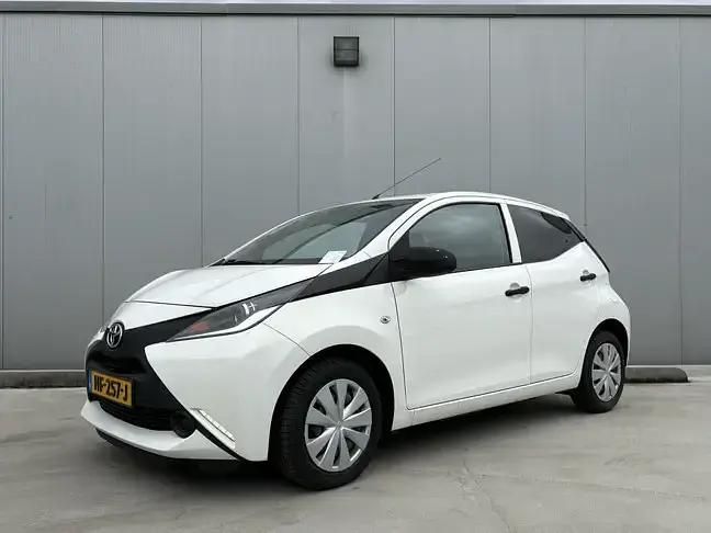 Wit Gebruikt 2015 Toyota Aygo Hatchback | € 8.499 (Eerlijke prijs) - Afbeelding 1/4