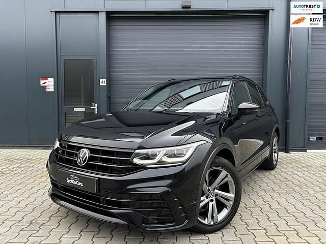 Zwart (metallic) Occasion 2021 VW Tiguan Style SUV | € 32.950 (Eerlijke prijs) - Afbeelding 1/4