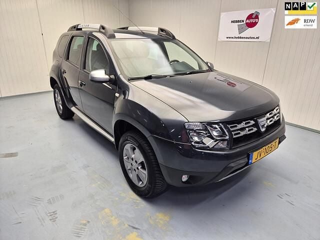 Grijs, metallic lak Gebruikt 2016 Dacia Duster Lauréate SUV | € 9.940 (Eerlijke prijs) - Afbeelding 1/4