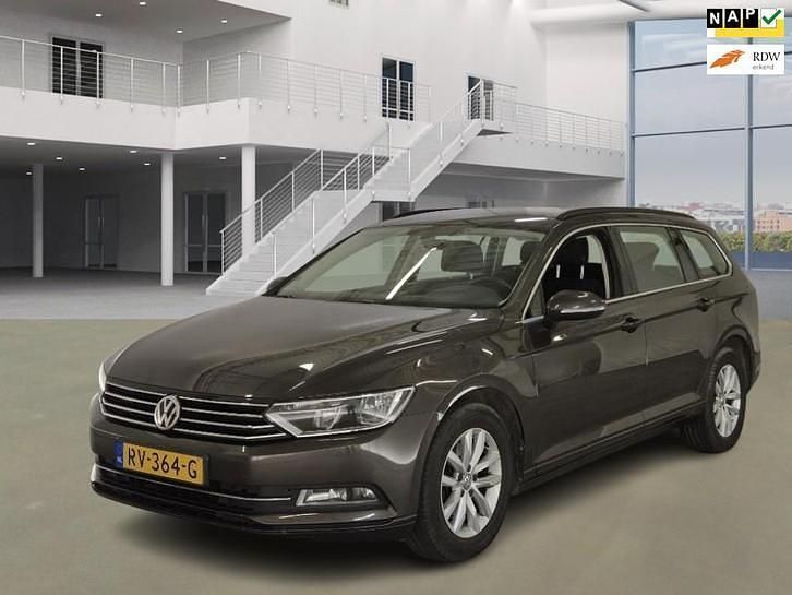 Bruin Gebruikt 2016 VW Passat Stationwagen | € 7.950 (Eerlijke prijs) - Afbeelding 1/4