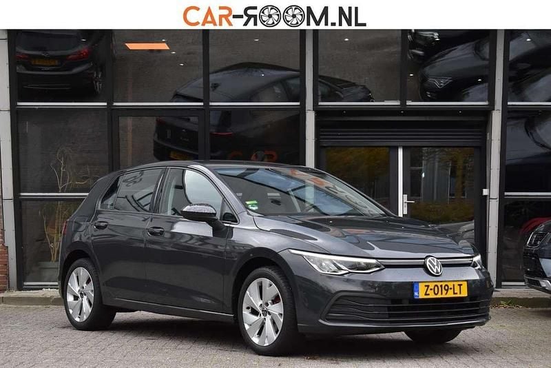 Grijs Gebruikt 2020 VW Golf VIII Business Hatchback | € 17.950 (Goede deal) - Afbeelding 1/4