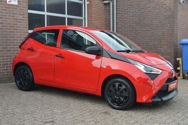 Occasion Toyota Aygo 72 PK (52 kW) 2019 Rood Hatchback