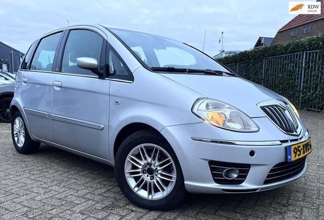 Grijs Gebruikt 2011 Lancia Musa MPV | € 2.250 - Afbeelding 1/4