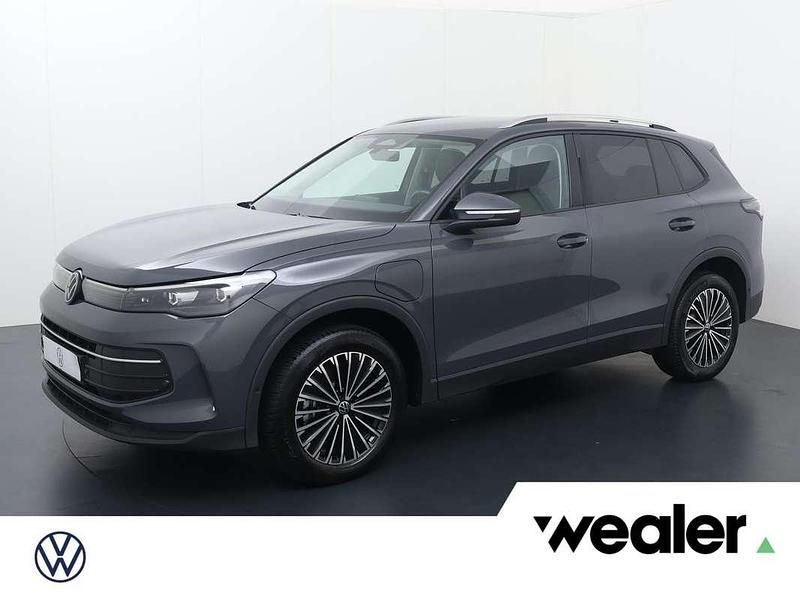 Grijs Gebruikt 2024 VW Tiguan Edition SUV | € 41.840 (Super prijs) - Afbeelding 1/4