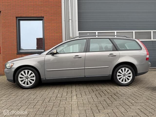Grijs Occasion 2004 Volvo V50 Stationwagen | € 2.750 (Goede deal) - Afbeelding 1/4