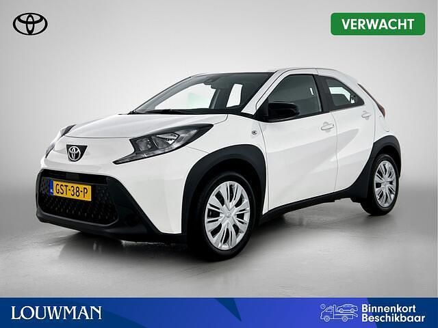 Wit Occasion 2024 Toyota Aygo X Play SUV | € 20.950 (Iets duurder) - Afbeelding 1/4