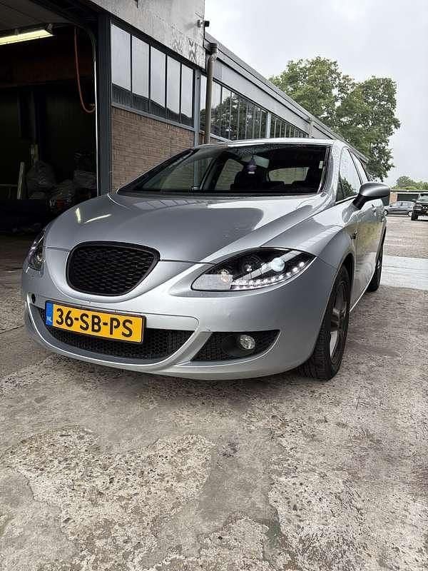 Grijs Gebruikt 2005 Seat Leon Stylance MPV | € 1.400 (Eerlijke prijs) - Afbeelding 1/4