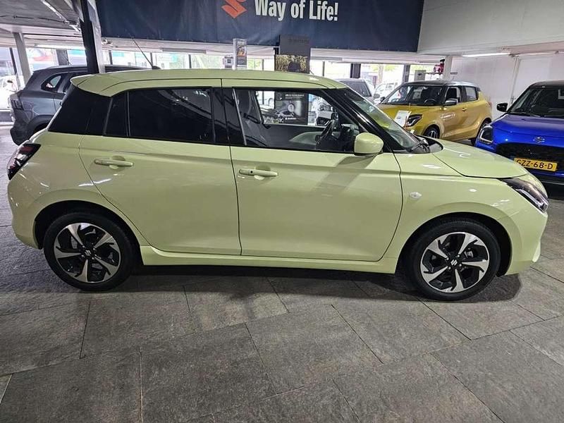 Geel Nieuw 2025 Suzuki Swift Hatchback | € 21.450 (Eerlijke prijs) - Afbeelding 1/4