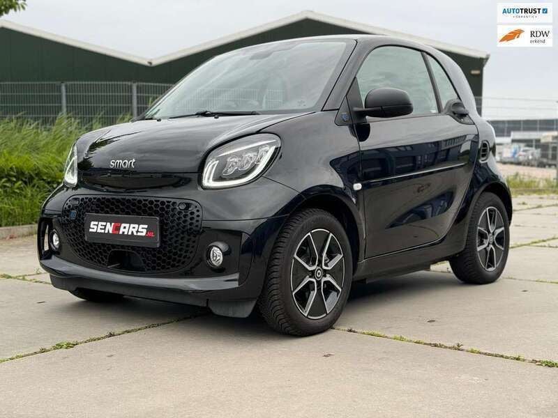 Zwart, metallic lak Gebruikt 2023 Smart ForTwo Electric Drive Coupé | € 13.950 - Afbeelding 1/4