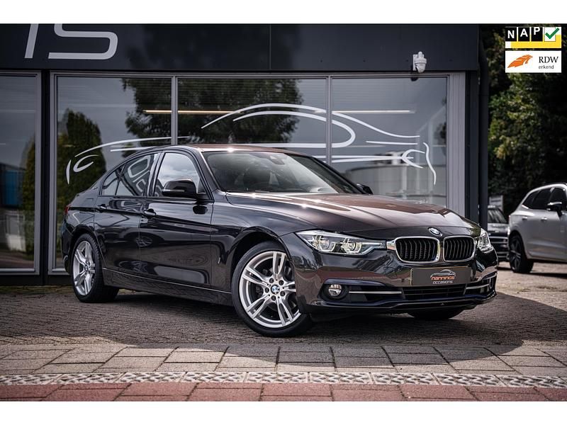 Bruin Gebruikt 2017 BMW 330 Executive Sedan | € 22.650 (Goede deal) - Afbeelding 1/4