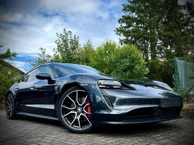 Grijs Gebruikt 2022 Porsche Taycan Sport Turismo Sedan | € 109.500 - Afbeelding 1/4