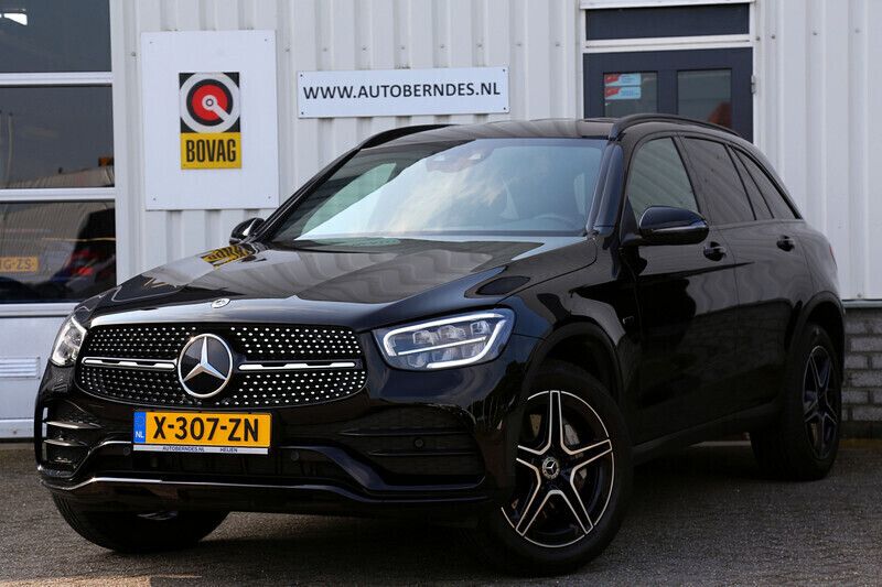 Zwart Gebruikt 2021 Mercedes GLC300e AMG SUV | € 45.900 (Eerlijke prijs) - Afbeelding 1/4