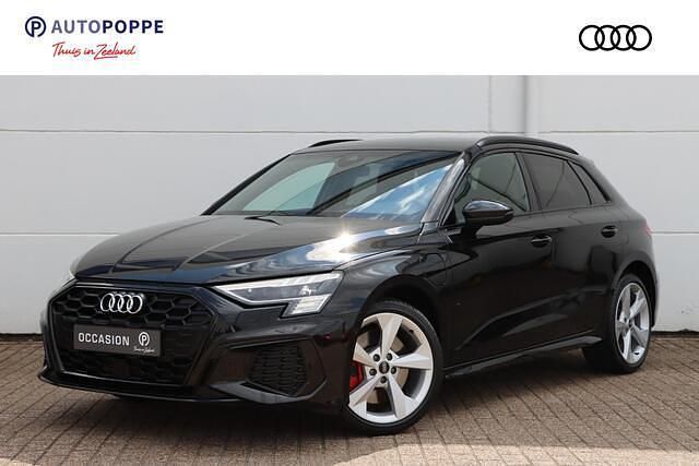 Zwart Gebruikt 2022 Audi A3 Sportback Competition Hatchback | € 33.950 (Eerlijke prijs) - Afbeelding 1/4