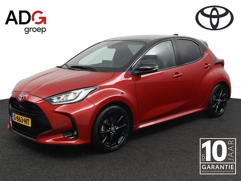 Occasion Toyota Yaris Hybrid Executive 116 PK (85 kW) 2023 Rood Hatchback