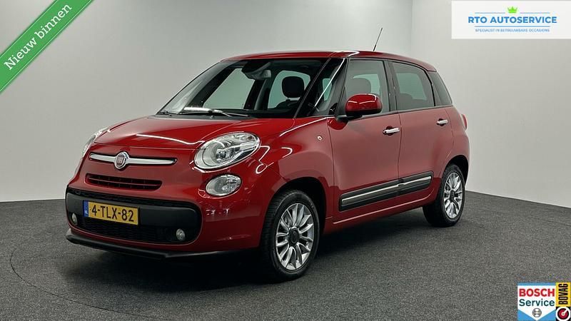 Rood, metallic lak Gebruikt 2014 Fiat 500L Lounge MPV | € 7.200 (Eerlijke prijs) - Afbeelding 1/4