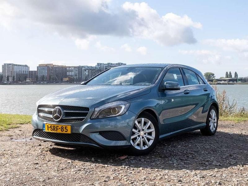 Grijs Gebruikt 2013 Mercedes A180 Hatchback | € 11.249 (Eerlijke prijs) - Afbeelding 1/4