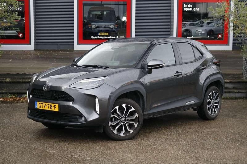 Grijs Gebruikt 2024 Toyota Yaris Cross Edition SUV | € 31.400 (Duur) - Afbeelding 1/4